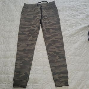 Zyia Unwind Camo Joggers (M)